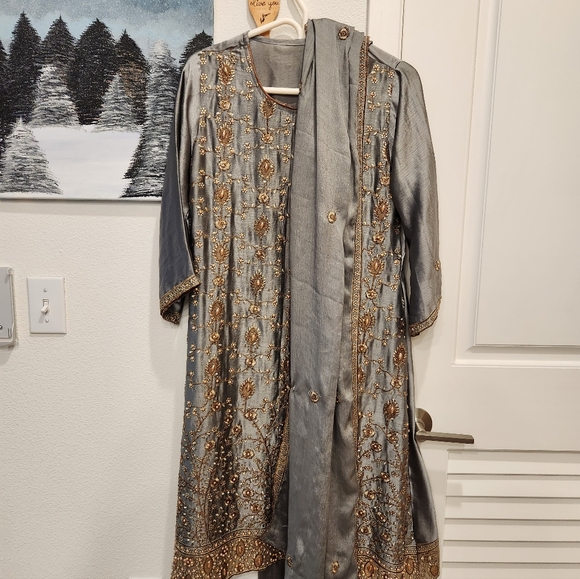 Pakistani desi wedding silk shalwar kameez 2pc - Picture 5 of 6